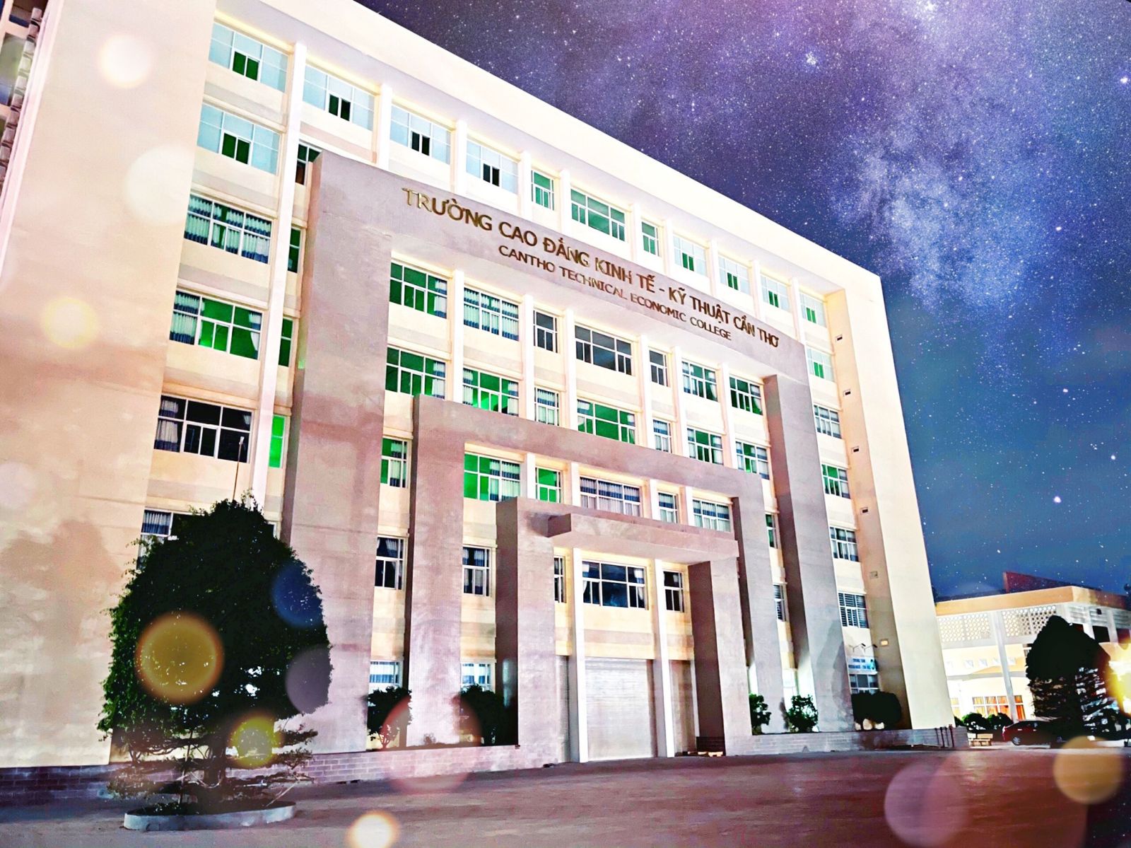 Khuôn viên trường ĐH BÁCH KHOA ĐÀ NẴNG