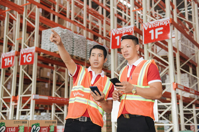 Vingroup chính thức ra mắt VinShop hỗ trợ hàng ngàn tiệm tạp hóa: Chủ tiệm đặt mua mọi thứ trên đời chỉ cần qua 1 ứng dụng duy nhất, có thể tăng thu nhập lên tới 10 triệu đồng/tháng